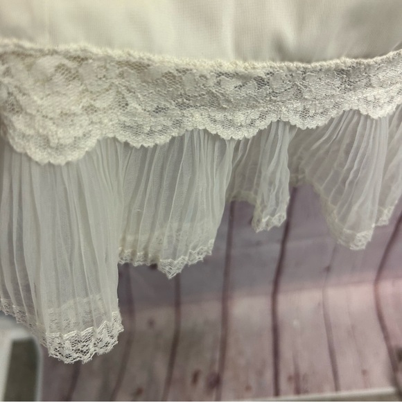 Vintage "Movie Star" white lace pleated midi slip USA made size 34 short nylon - Picture 15 of 15